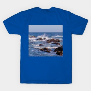 Crashing waves splash into the rocky coastline of California T-Shirt
